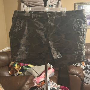women’s plus size torrid shorts size 22